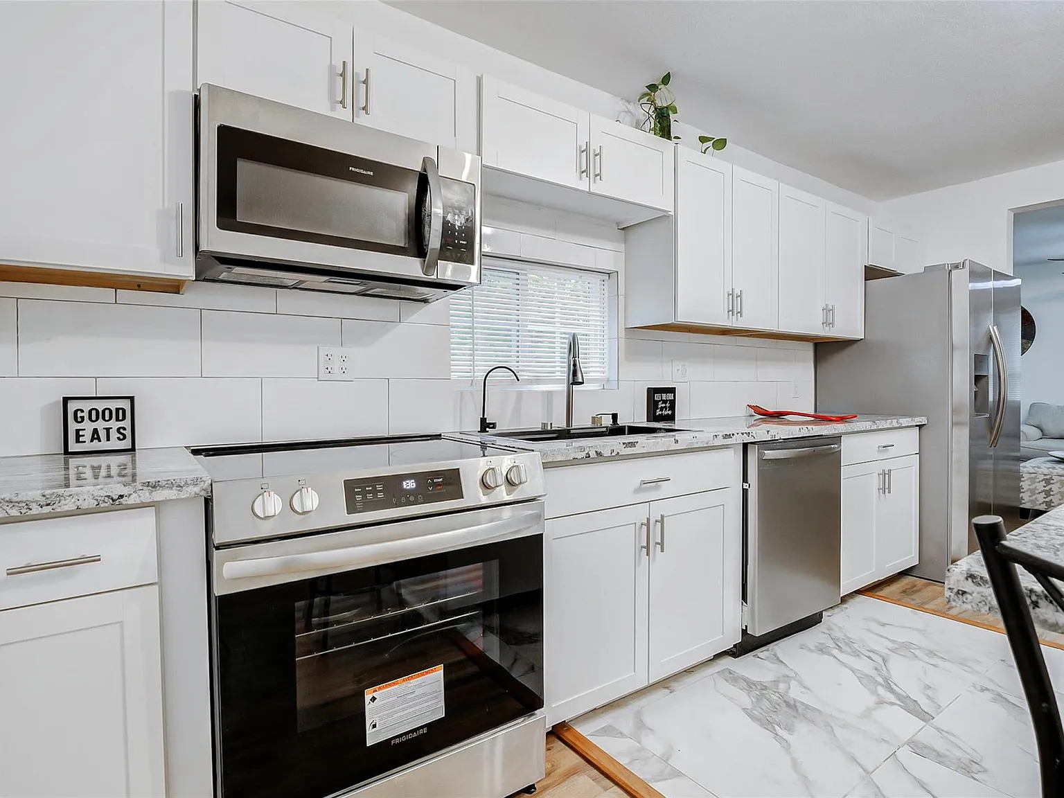 3 bed, 2.0 bath, 1638 sqft, $2,300 — Photo 2