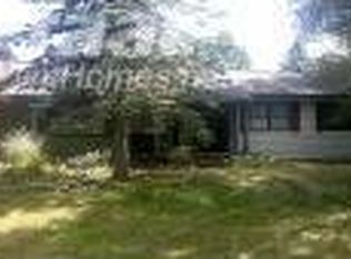 9068 Bennett Lake Rd, Fenton, MI 48430