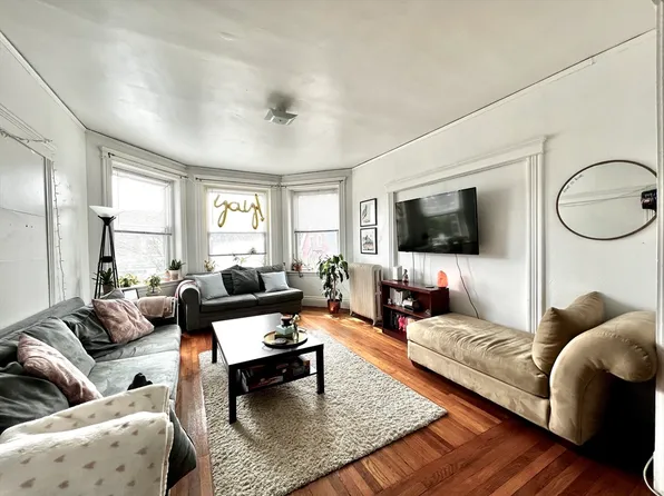 144 Coolidge St #3, Brookline, MA 02446