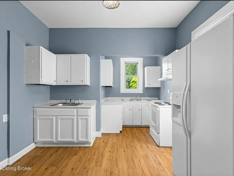 2220 W Oak St — Photo 5
