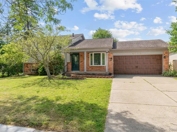 3757 Oxley Dr, Troy, MI 48083
