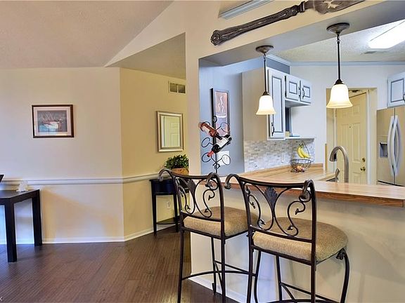 5th image of 3851 North Park Unit 6