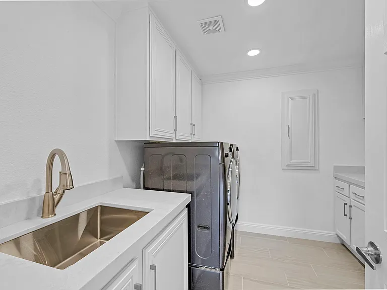 10705 Sprucedale Ave — Photo 21