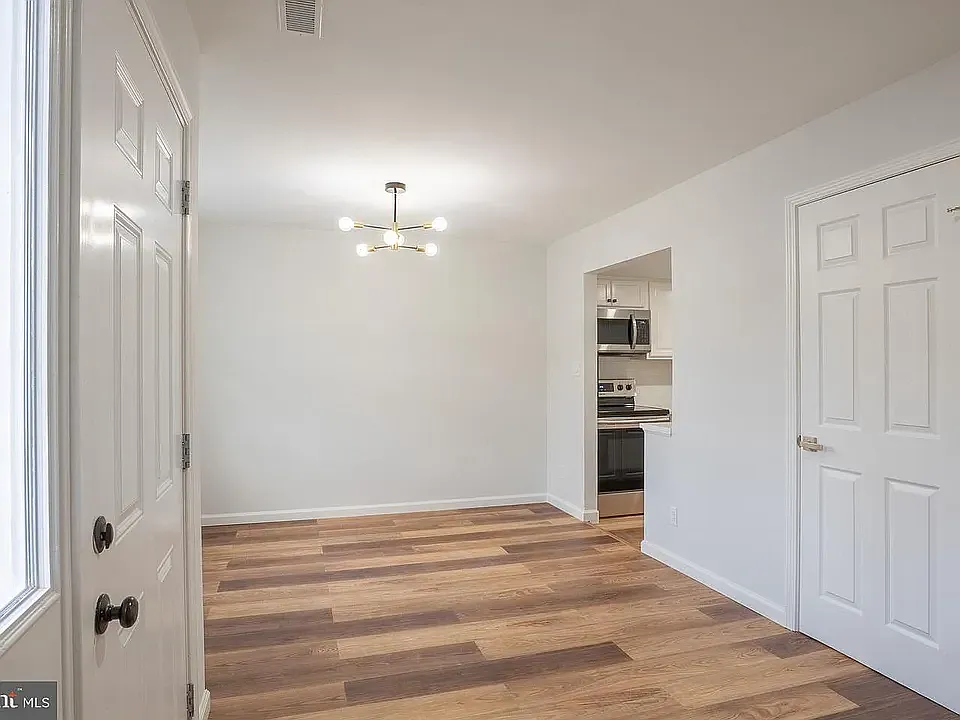 4 bed, 2.5 bath, 1595 sqft, $2,500 — Photo 4