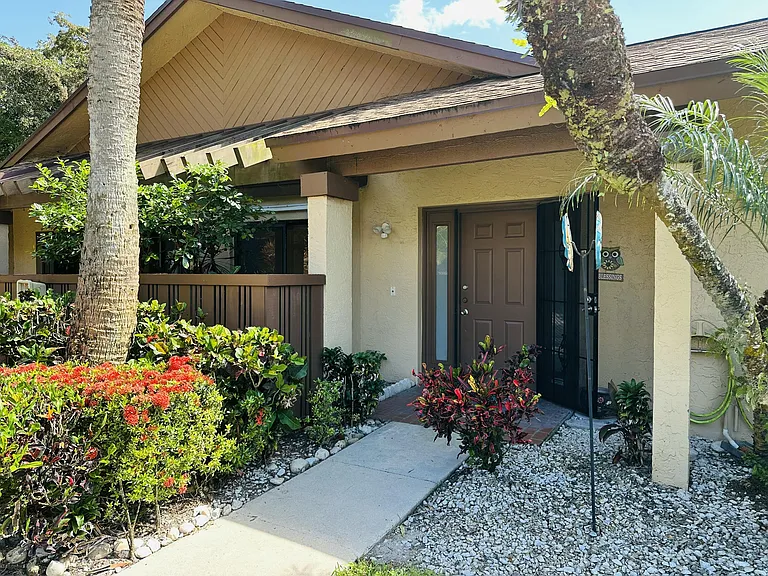3953 Cocoplum Cir #3611 — Photo 3