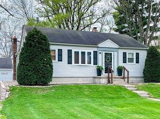 302 McKinley St, Kouts, IN