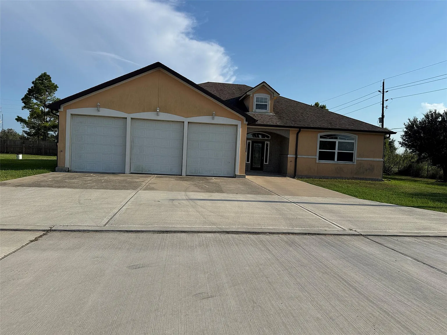 5 bed, 4.5 bath, 3500 sqft, $2,500 — Photo 2