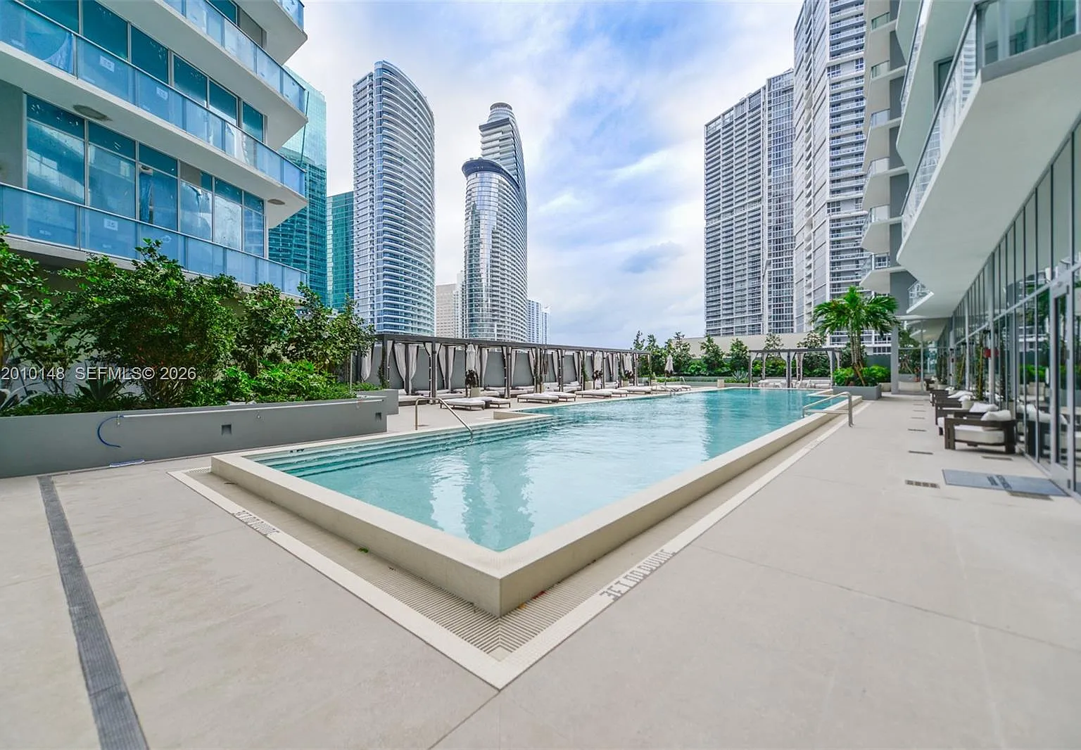 2 bed, 1050 sqft, $5,200 — Photo 2