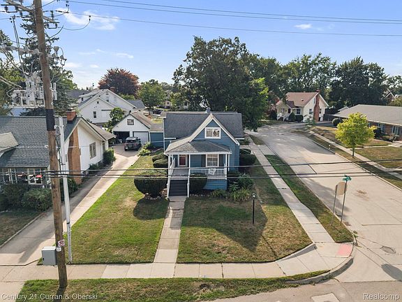5th image of 261 N Mill St