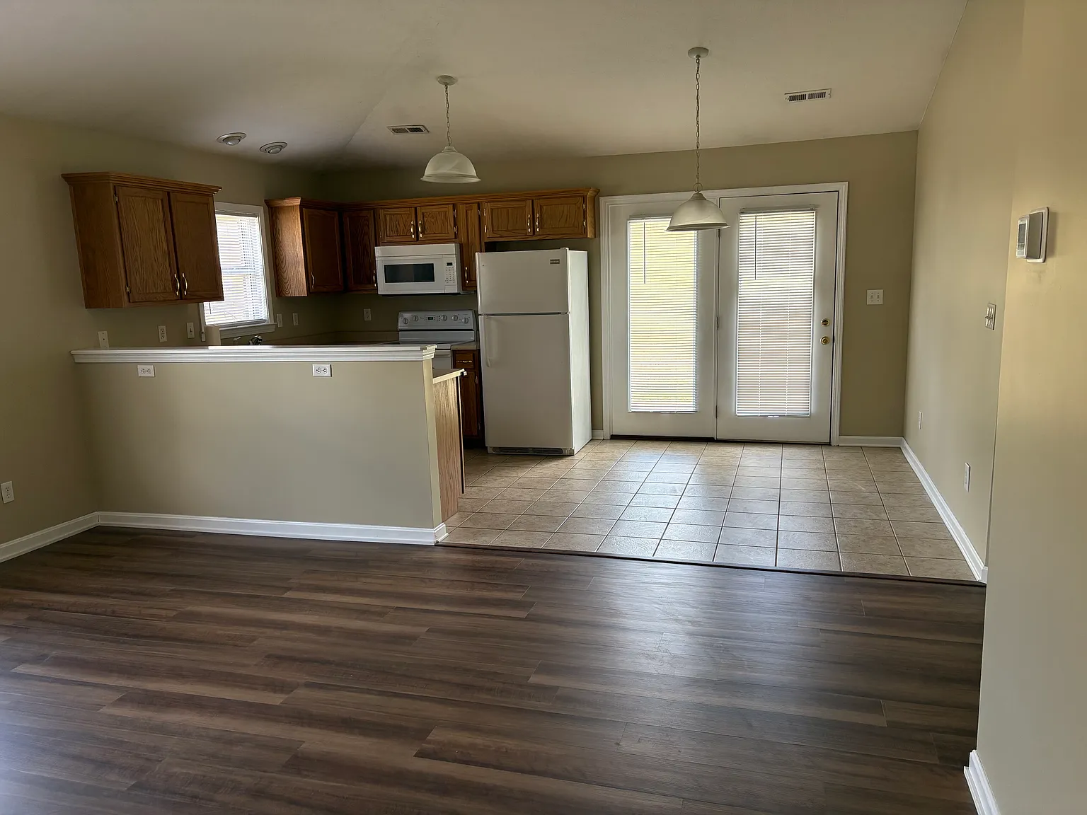 2 bed, 1100 sqft, $1,200 — Photo 2