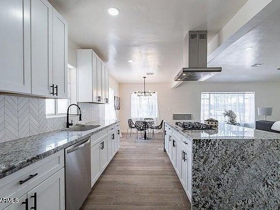 3rd image of 1322 W FLOWER Street