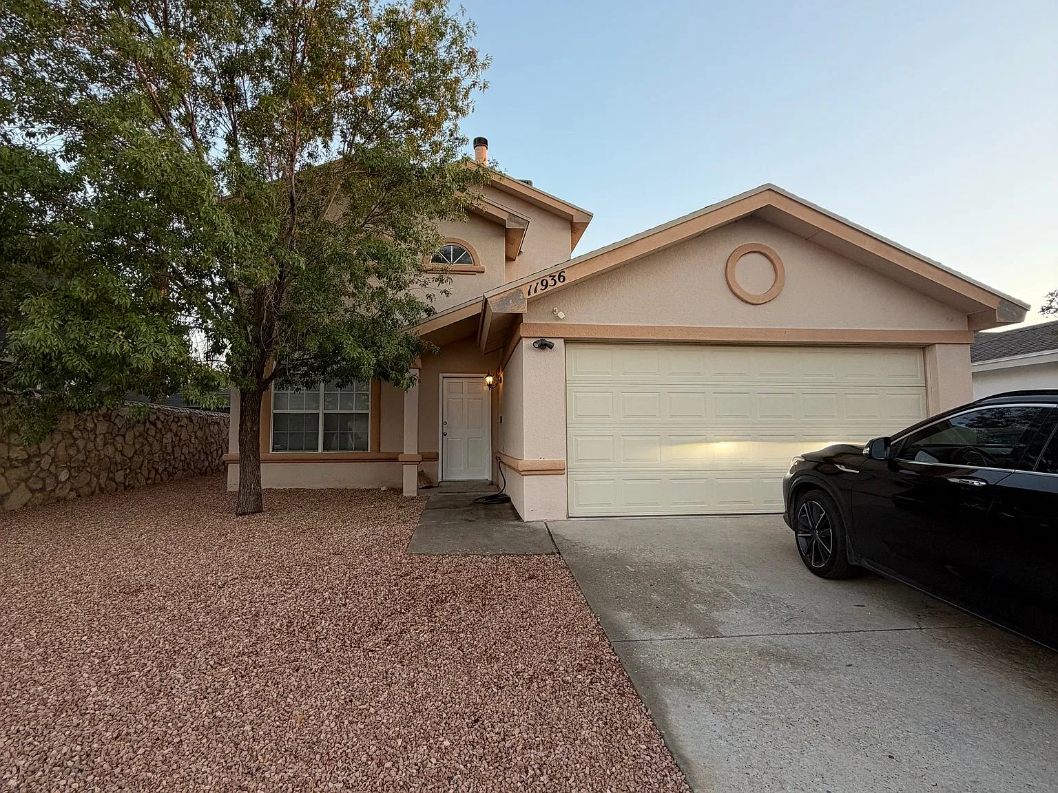 Newly renovated home! Spacious 3 bed 2 bath home plus a loft. — Photo 1