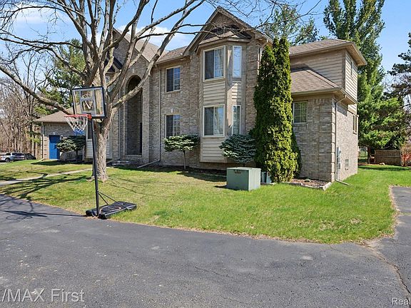 3rd image of 20400 Robinway Dr