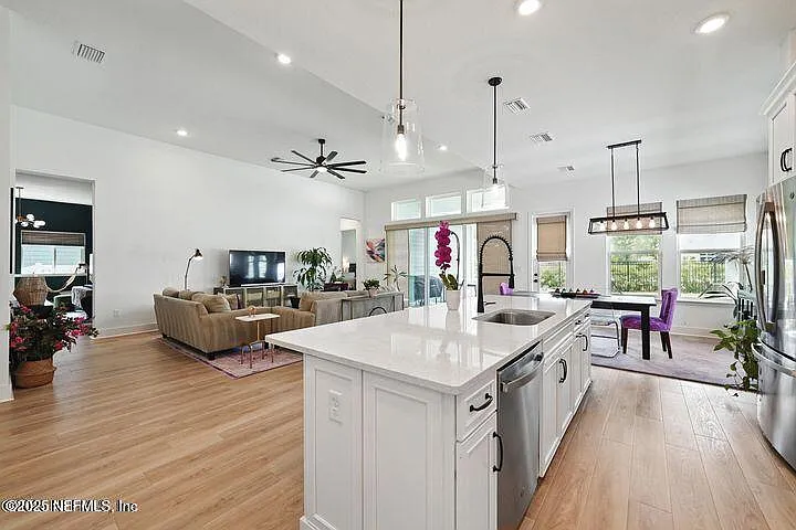 107 Canopy Forest Dr — Photo 11