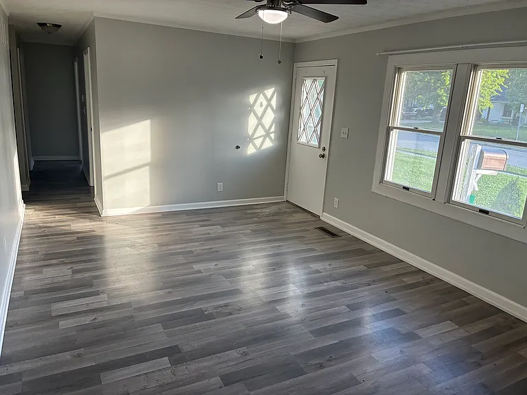136 Flintstone Dr — Photo 1