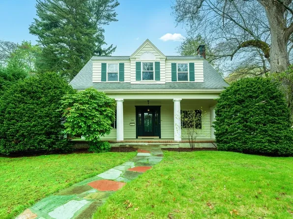 320 Quinobequin Rd, Newton, MA 02468