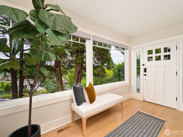 3029 23rd Avenue W, Seattle, WA 98199