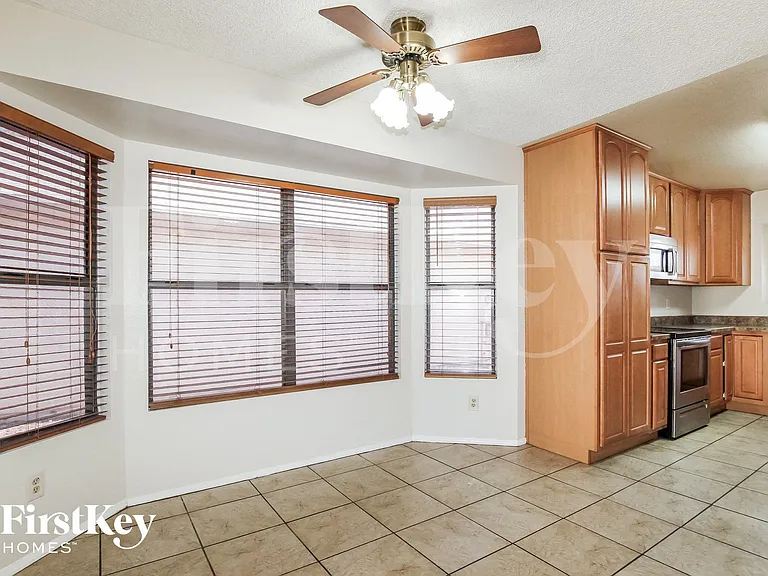 6410 W Townley Ave — Photo 4
