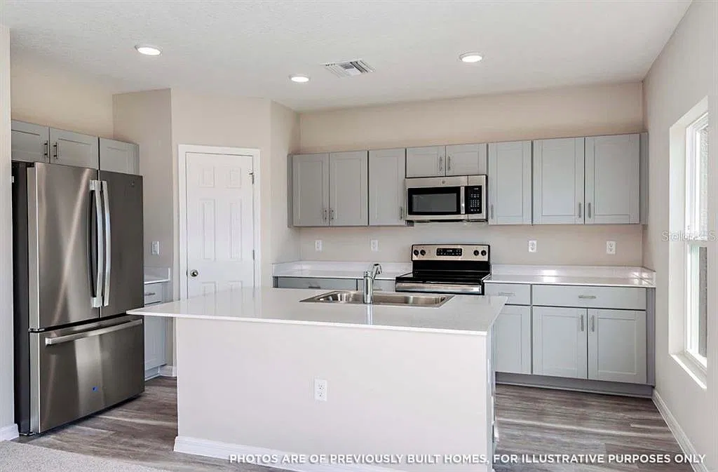 5 bed, 3.0 bath, 2470 sqft, $3,100 — Photo 2
