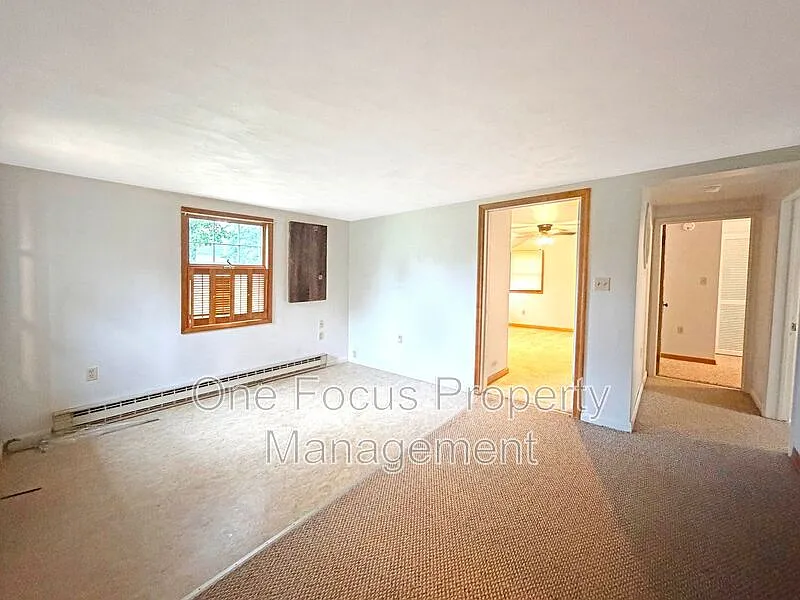 3 bed, 1.0 bath, $1,295 — Photo 3