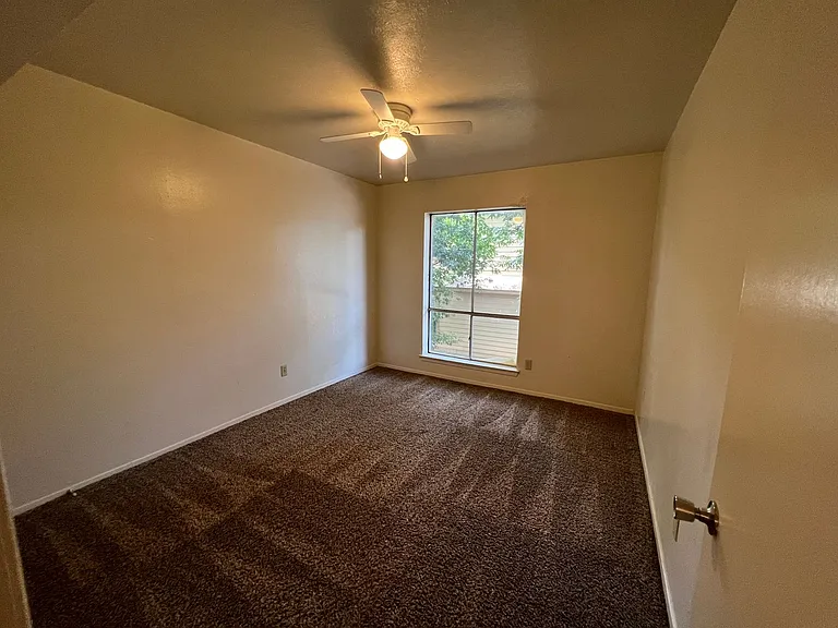 912 N Bell Ave — Photo 41