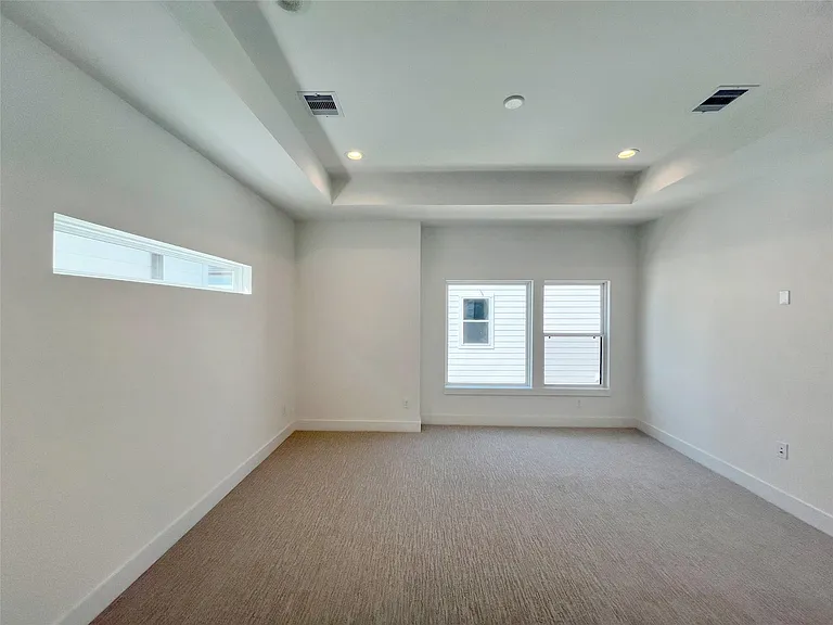 326 Eastwood St — Photo 13