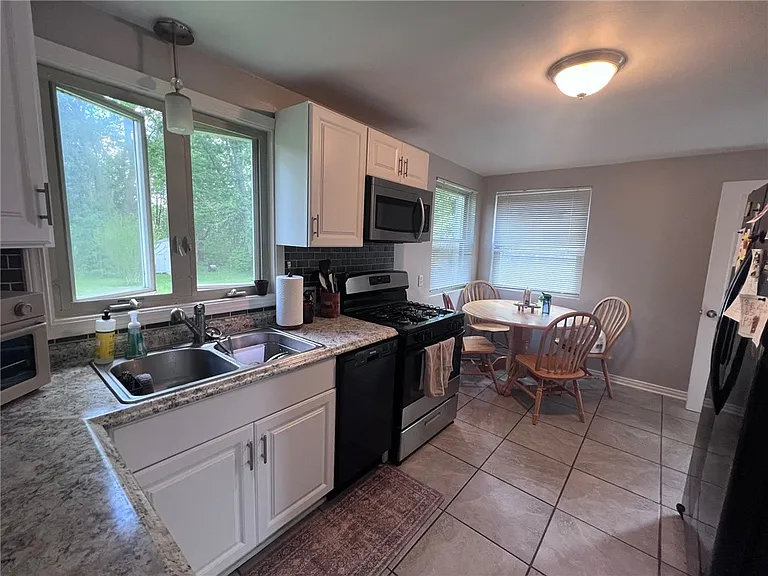 17 Pleasant View Dr — Photo 8