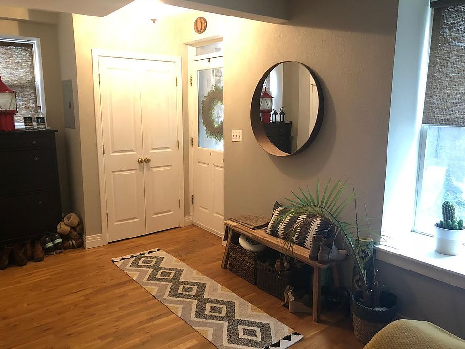 Entry way with closet.