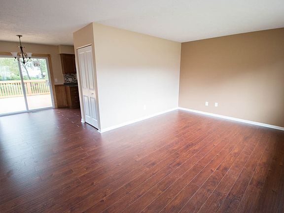 4th image of 200 W Claremore Dr