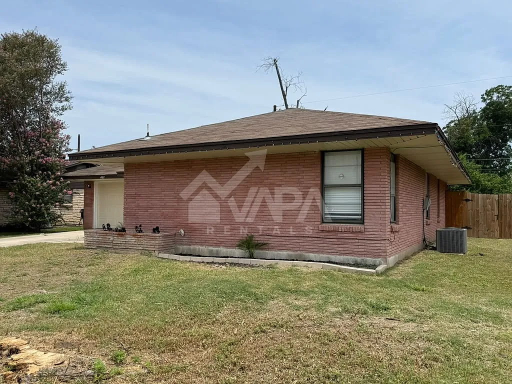 3 bed, 1548 sqft, $2,100 — Photo 2