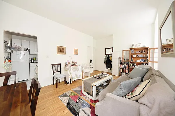 Rented by Buchbinder & Warren | media 29