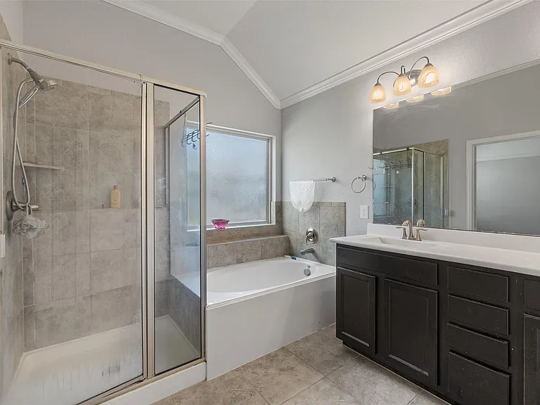 636 Maple Point Dr E — Photo 22