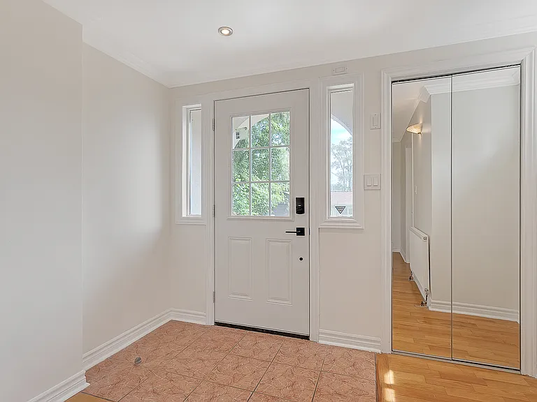 1345 Saint James Ave — Photo 12