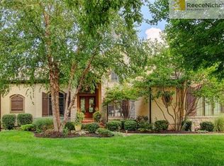 16860 S Highland Rdg, Loch Lloyd, MO 64012