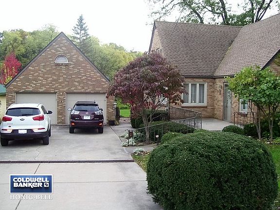 2nd image of 121 W 1st St