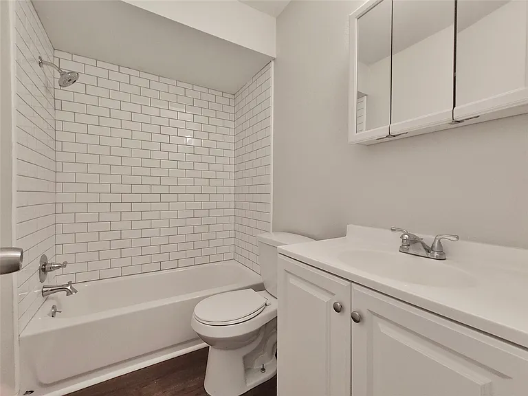 600 19th St #20 — Photo 11