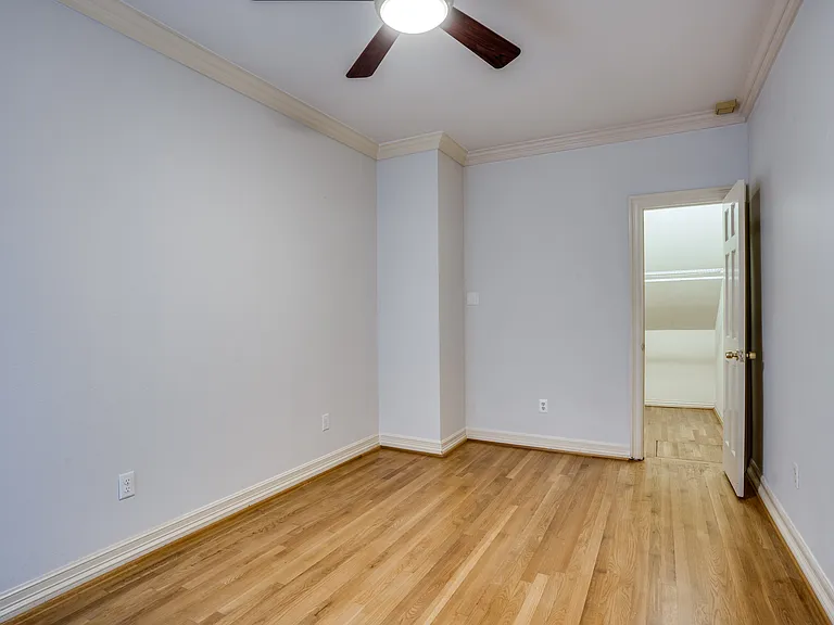 4100 Lovers Ln — Photo 18