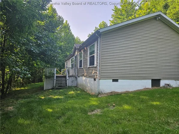 57 Hillwood Dr, Charleston, WV 25312