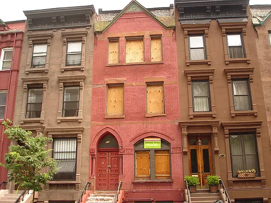 Sold by HOTPROPERTY NYC LLC | media 53