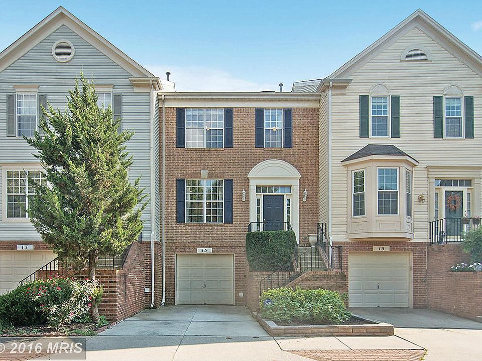 1st image of 15 Vanderbilt Ct