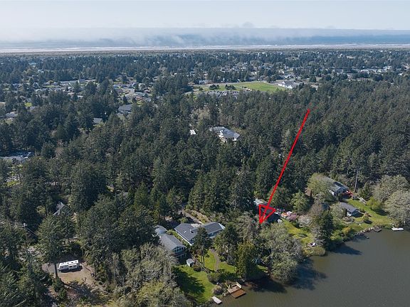 3rd image of 412 Draconis Avenue SW