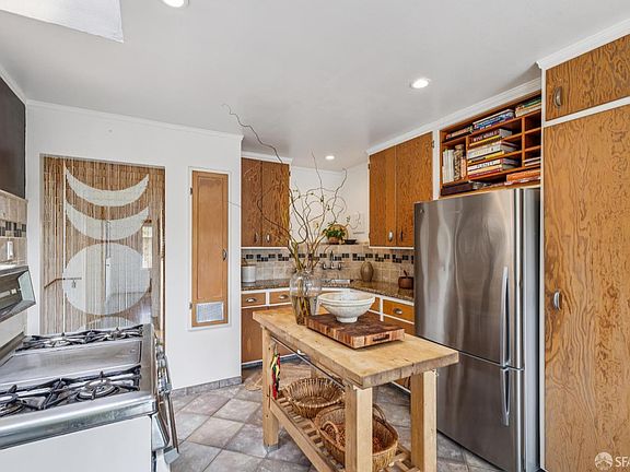 5th image of 539 Munich St