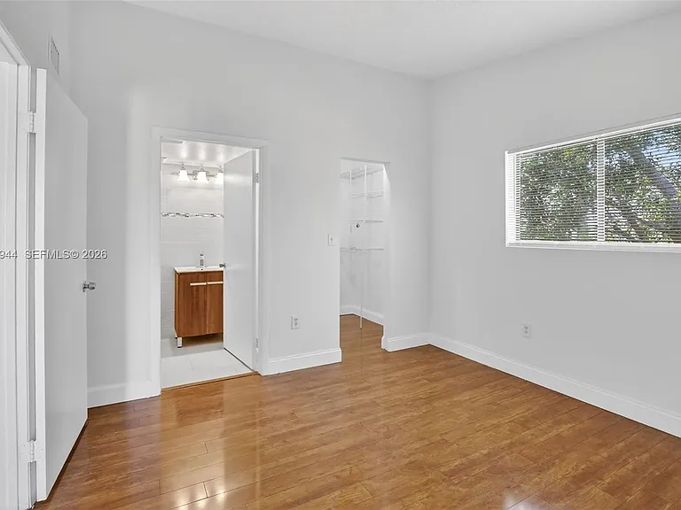 400 Palm Cir W #306 — Photo 8
