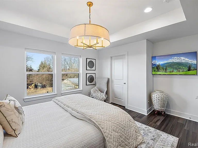 5931 Stella Dr — Photo 12