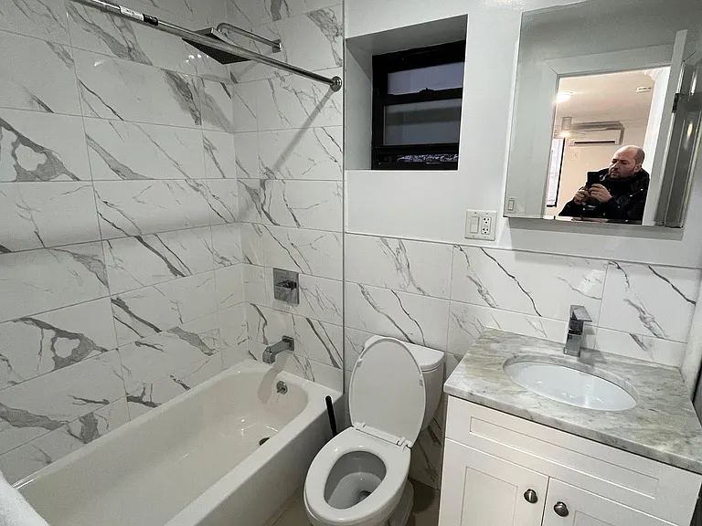 216 E 36th St #1R — Photo 8