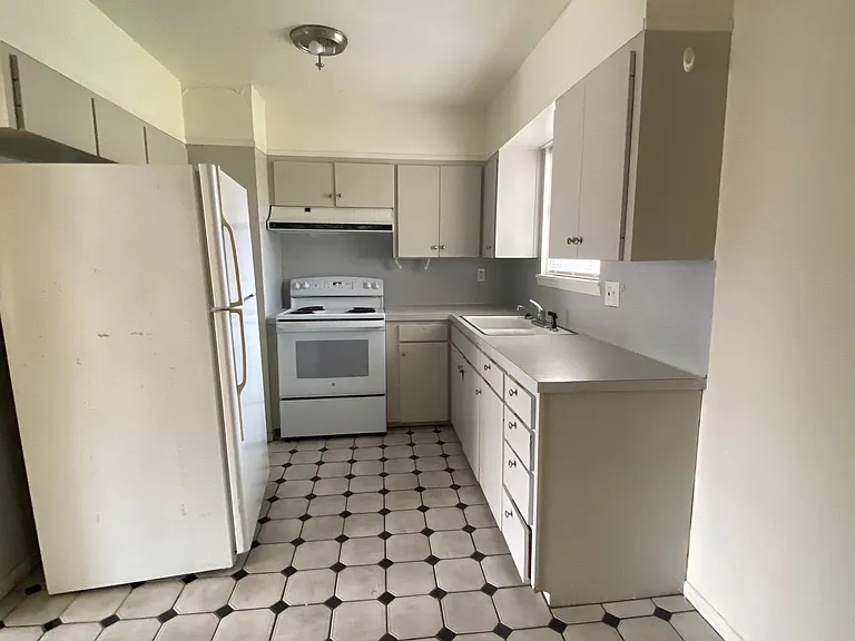 904 Mary St — Photo 12