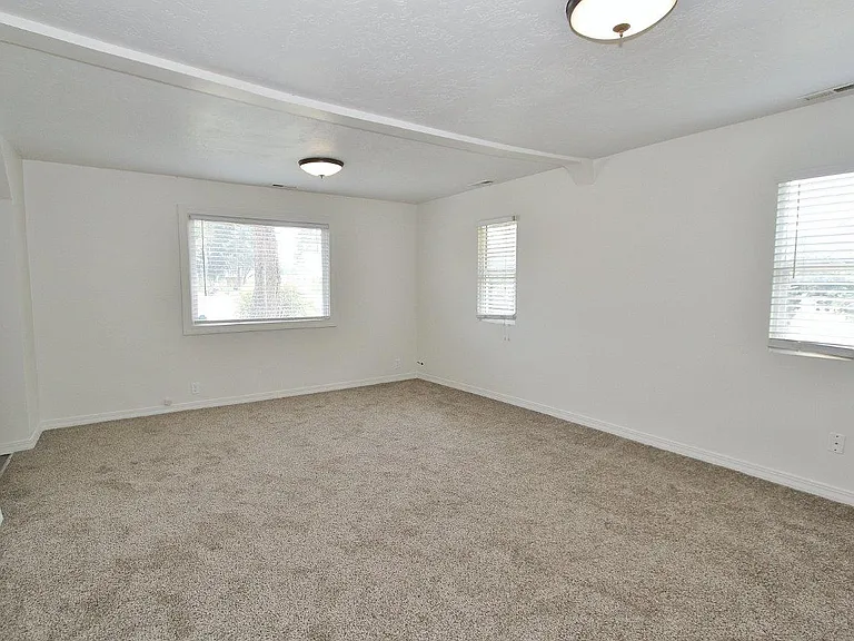 1119 Lincoln Ave — Photo 7