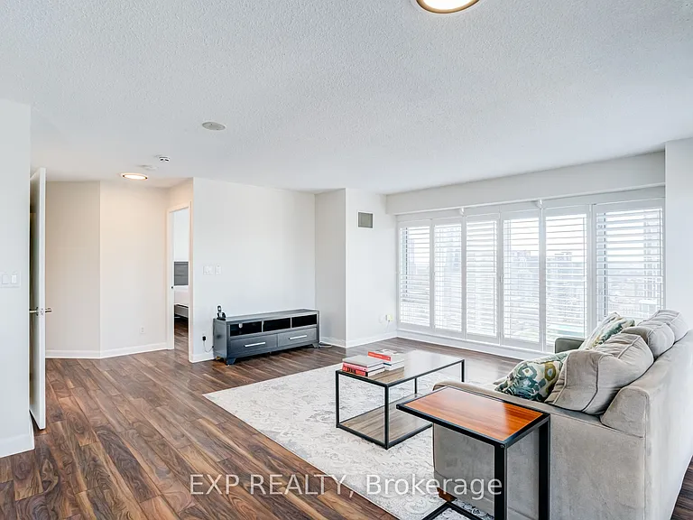 210 Victoria St #Penthouse 09 — Photo 7