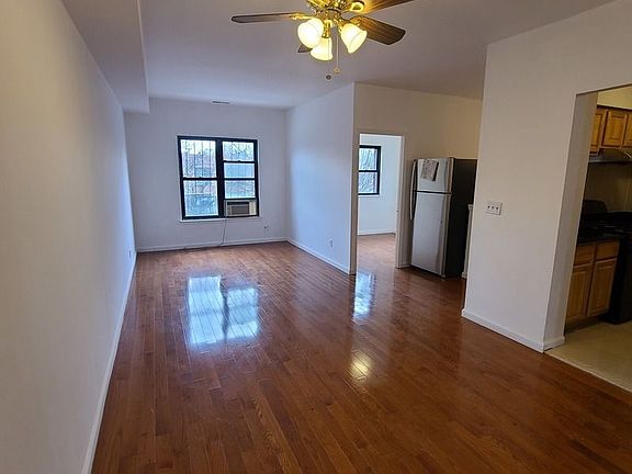 2nd image of 1067 De Kalb Ave #A2