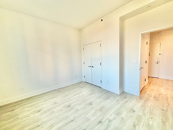 5th image of 229 W 60th St APT 14M